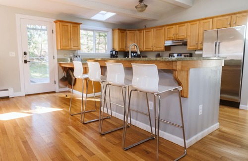 Manchester-by-the-Sea House | Singing Beach Passes|Outdoor fireplace|Wraparound Deck|King Bed