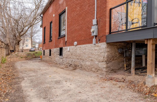 Mount Hope Huron Park Apartment | Single Bachelor unit en-suite Across from Google