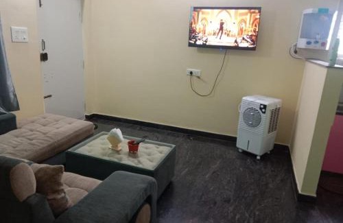 Khattalwada House | Single Bedroom Full independent house walkable distance to Dasarahalli Metro