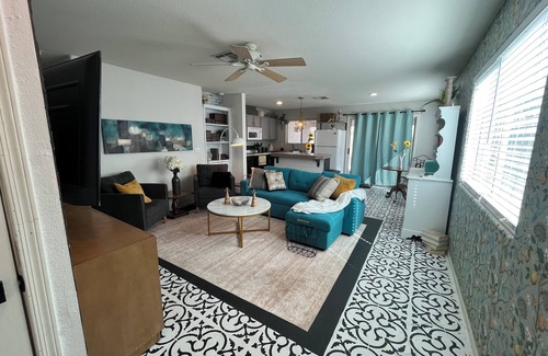 Deer Valley House | Single bedroom in a charming house in fabulous Phoenix with WiFi, AC, & more!