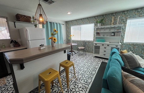 Deer Valley House | Single bedroom in a charming house in fabulous Phoenix with WiFi, AC, & more!