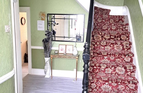 Seven Kings House | Single Bedroom London Seven Kings train station with shared bathroom