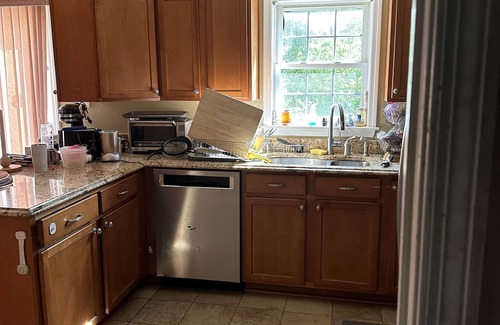 Garfield Heights House | SINGLE FAMILY 4BR/3.5 BATH HOME W/3-CAR DRIVEWAY!