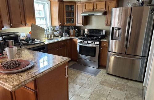 Garfield Heights House | SINGLE FAMILY 4BR/3.5 BATH HOME W/3-CAR DRIVEWAY!