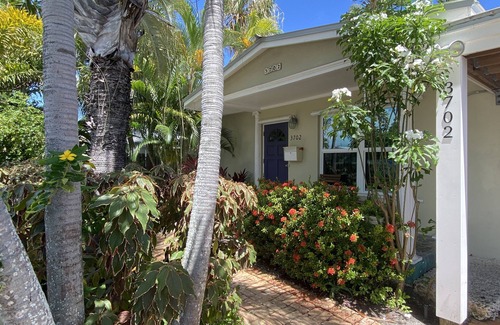 New Town House | Single Family Home, 3 Bedroom, 2 Baths, Pool. Great Value!