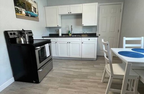 United Central Apartment | Single Family house portion in St.Petersburg FL #1