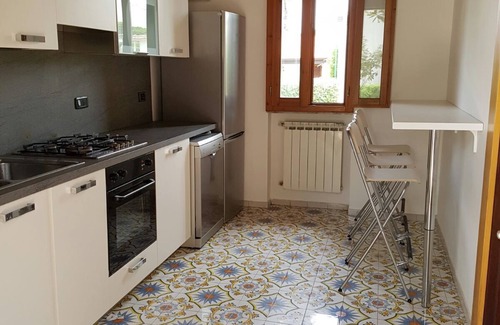 Laura Villa | Single-family house in private park 250 m from the sea with communal swimming pool