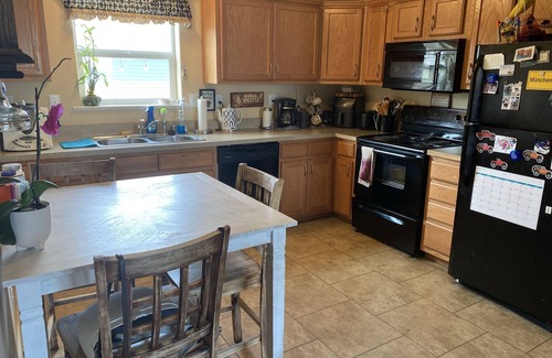 Buena Vista House | Single home with beautiful backyard