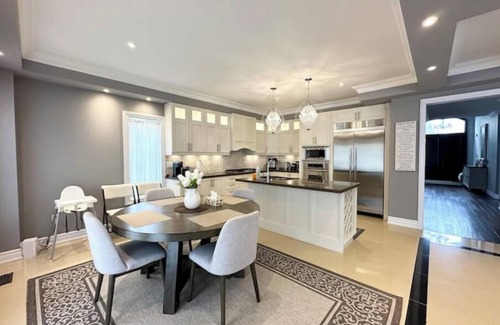 Richmond Hill House | Single House Entire Home 5280Ft² Self Check-in/out 3 Kings 3 Queens