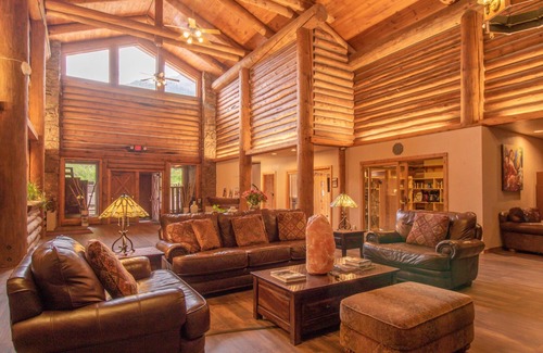 Estes Park Hotel | Single King Room - Twin Sisters View