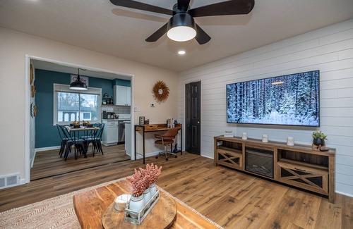 Cleveland House | Single level, close to airport, WiFi, pet friendly