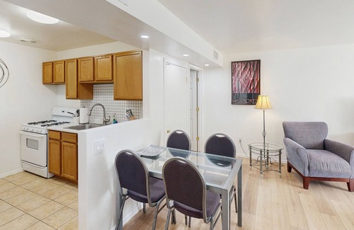 Menlo Park Condo | Single-level Condo with community pool/hot tub/clubhouse, in central location