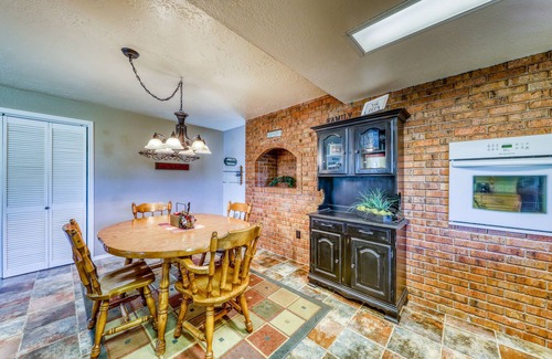 Cascade Cottage | Single Level Cottage w/Fireplace, Patio & Firepit - Walk to Beach