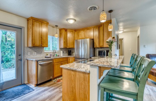Bandon House | Single-level, dog-friendly home w/private fenced-in yard & easy beach access