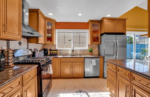 Ardenwood House | Single Level | Free Parking & Wi-fi | Private Yard