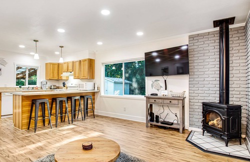 Ocean Park House | Single-level home with firepit & gas fireplace - walk to the beach, 3 dogs OK