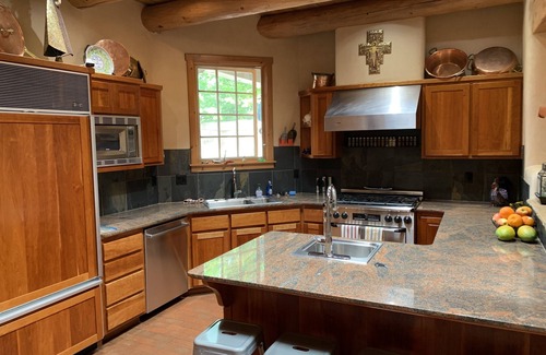 Santa Fe House | Single level large family home in the heart of SF.