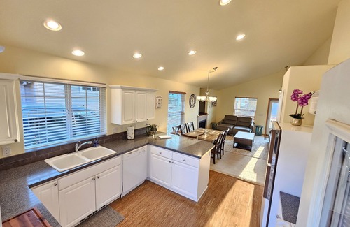 Rockaway Beach House | Single-Level Retreat-BBQ & King Bed! Tesla Charger & WIFI! Pet-Friendly!