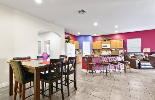 Glenhurst House | Single level sleeps10, 4 bedroom open concept home with private swimming pool