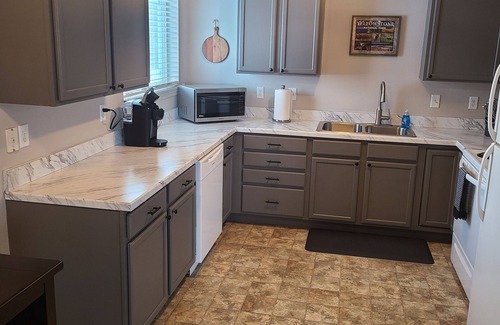 Bozeman House | single/multi family 4 bed 2 bath 2 garage