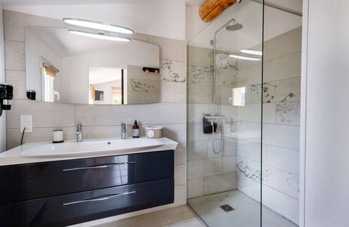 Merindol-les-Oliviers House | Single room-Le Ventoux-Comfort-Ensuite with Bath-Countryside view