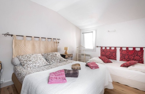 Merindol-les-Oliviers House | Single room-Le Ventoux-Comfort-Ensuite with Bath-Countryside view