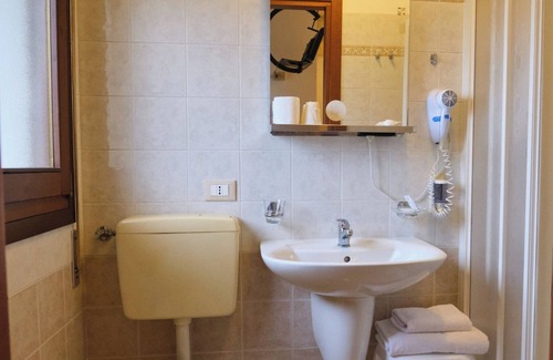Porto Viro Bed & Breakfast | Single room for bike lovers in B&B-Porto Viro