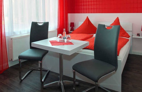 Sangerhausen Cottage | Single Room 1 - Pension and Restaurant Rüssel-Pub