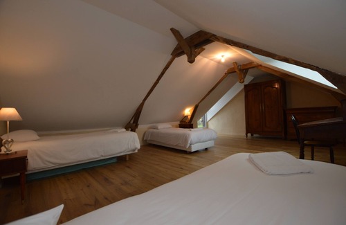 Servon-sur-Vilaine Bed & Breakfast | Single room in Gîte, kitchen and living room.