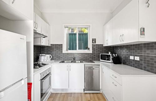 Marayong House | Single Room - Quaint Spot in Marayong - Centrally Located - Shared Bathroom
