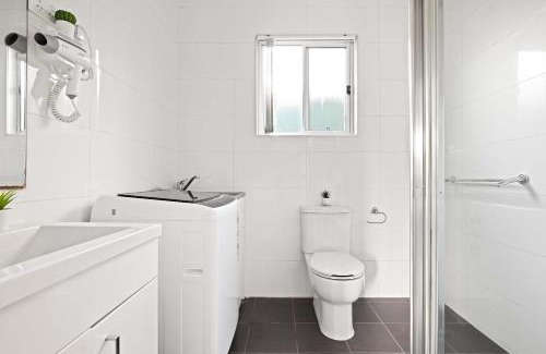 Marayong House | Single Room - Quaint Spot in Marayong - Centrally Located - Shared Bathroom
