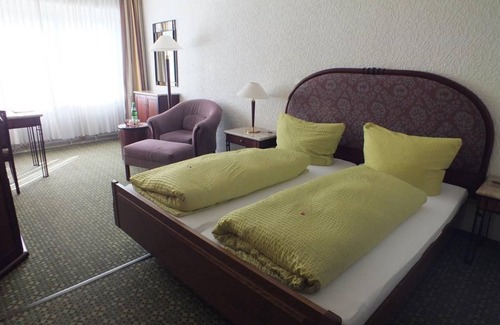 Moselkern House | Single room, shower or bath, WC, balcony - Hotel Moselkern