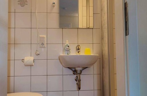 Kreuzweiler Bed & Breakfast | Single room shower/WC - Thorn Castle
