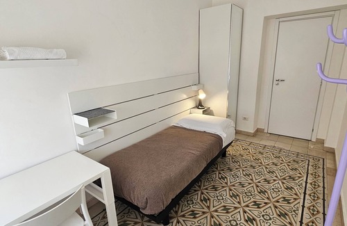Potenza House | Single Room with Shared Bathroom and Private Parking in Loco