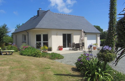Lanmodez House | Single Storey house, two bedrooms, GR34, TV, WIFI, sea peach
