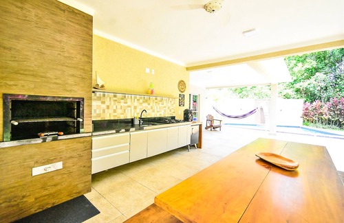 Costa do Sol House | Single storey house with 3 suites with air conditioning, WIFI, Smart TV, swimming pool, barbecue.