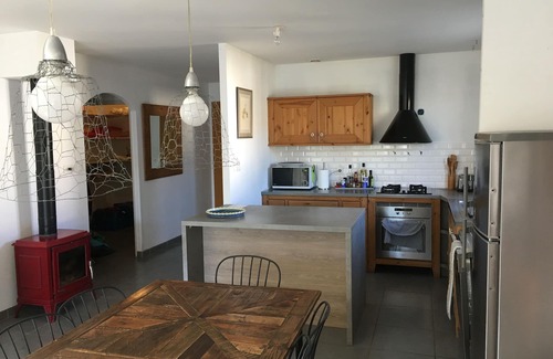 Aubignan Villa | Single storey villa with enclosed garden and swimming pool, Provence