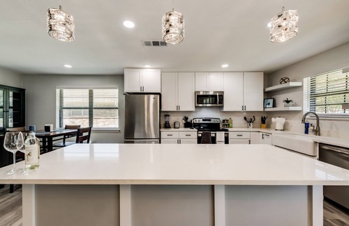 Carrollton House | Single Story 4 BR 3 Bath Pool, Modern and Updated