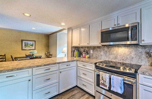 Fairfield Bay Apartment | Single-story Fairfield Bay Condo w/Deck!