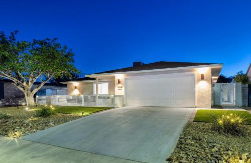Charleston Preservation House | Single Story minutes from Summerlin with RV Parking & Dog Friendly