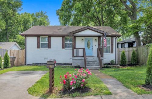 Hope Gardens House | Single Story Pet Friendly Home, with Fenced Yard, Fire Pit, 5min to Downtown!
