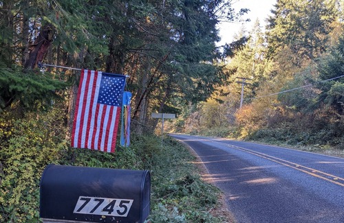 Nordland Cabin | Single twin bed in Shared room, water view/access, Mini Fridge, pets, Fire pit.