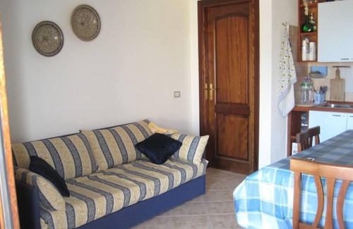 Iscra e Voes House | Siniscola - Sa Petra Ruja. Small villa with garden a stone's throw from the sea.