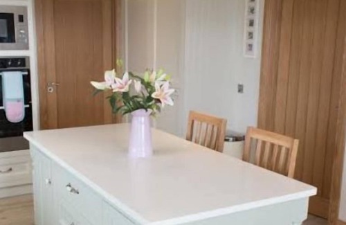 Rossaveel House | Sioscadh na Mara (Sea Whisper)
