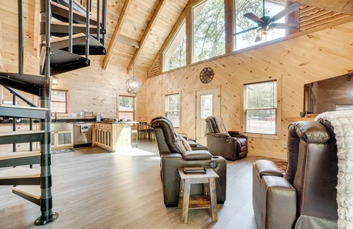 Cleveland Cabin | Sip, Hike & Explore: Sleek Retreat in Cleveland!