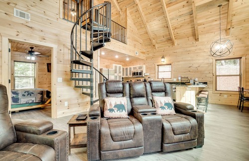 Cleveland Cabin | Sip, Hike & Explore: Sleek Retreat in Cleveland!