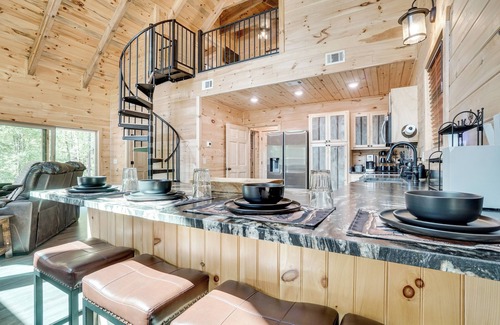 Cleveland Cabin | Sip, Hike & Explore: Sleek Retreat in Cleveland!