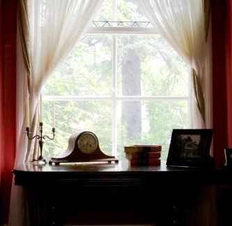 Dauphin Bed & Breakfast | Sir Edgar House B&B