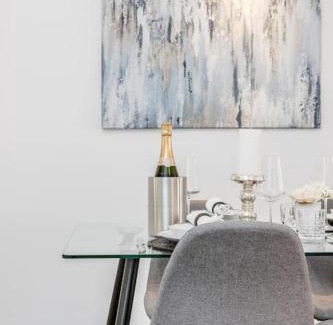 Brompton & Hans Town Apartment | Sir Hans Residence opposite Harrods with AC