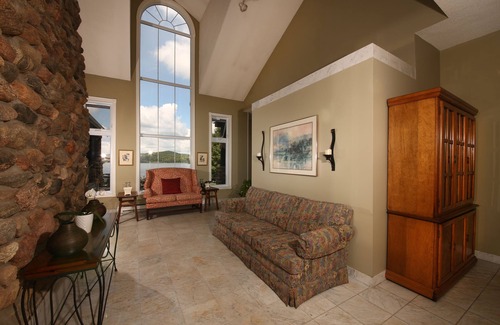 Eagle Lake Hotel | Sir Sam's Inn & Waterspa - Adults Only